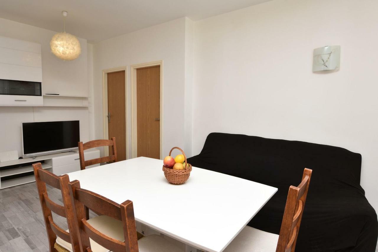 פרימוסטן Apartments Brico מראה חיצוני תמונה